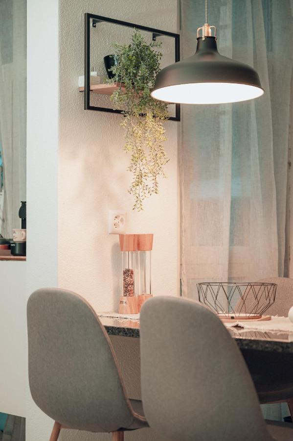 Central Apartment - Culture & Nightlife In One Visp Eksteriør billede